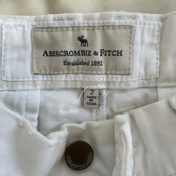 Abercrombie & Fitch White Shorts Size 2 - Picture 2 of 3